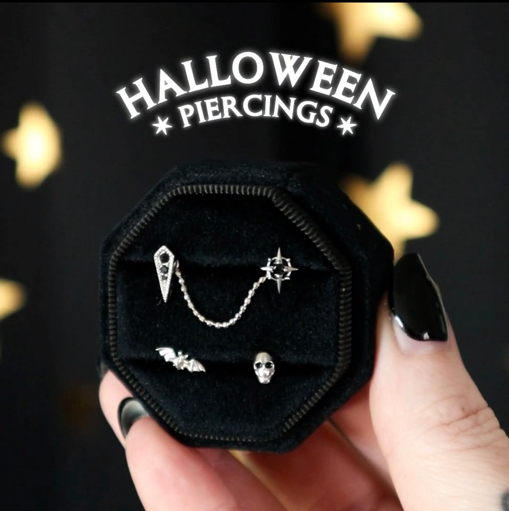 Halloween Piercings für deinen ear Stack, Fledermaus Piercing Flatback, Schwarzer Stern und Totenkopf Piercing Schmuck von Stay Rebel