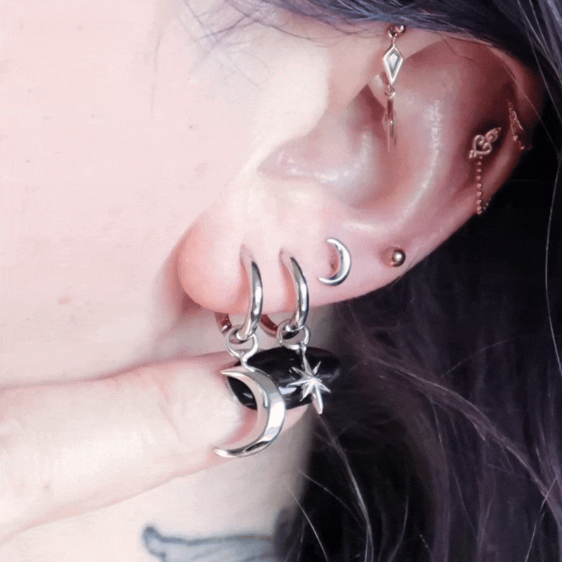 Creolen mit feinem Nordstern Anhänger aus 925 Silber, wunderschöne Stern Ohrringe, Gothic und alternativer Schmuck, elegante Ohrringe mit Stern-Design für Damen von Pour la Rebelle
